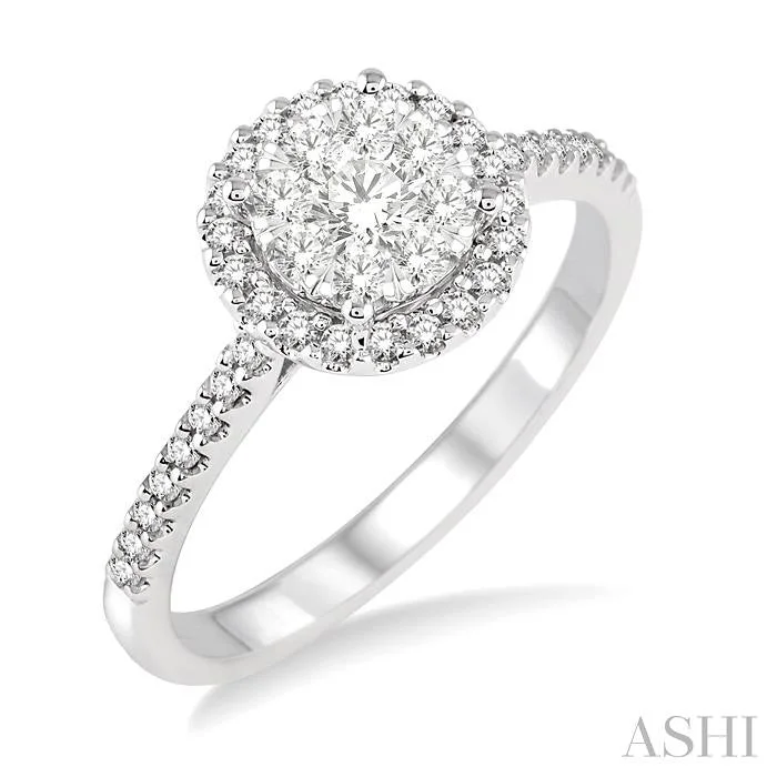 ROUND SHAPE HALO LOVEBRIGHT ESSENTIAL DIAMOND ENGAGEMENT RING