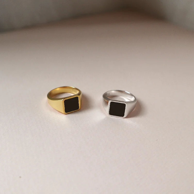 Get Your Favorite Jewelry At The Best Price Dark 'Marlowe' Signet Ring