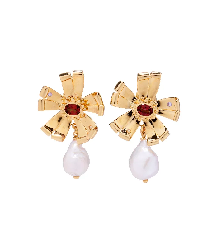 Shop Stylish Jewelry Now And Save Big Lotus Pearl Earrings in Gold